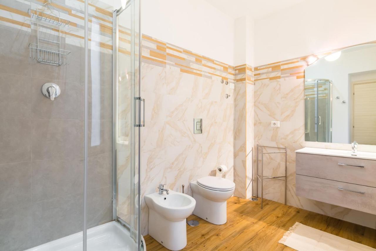 Barrio 133 - Double Bedroom In Center By Napoliapartments Bagian luar foto