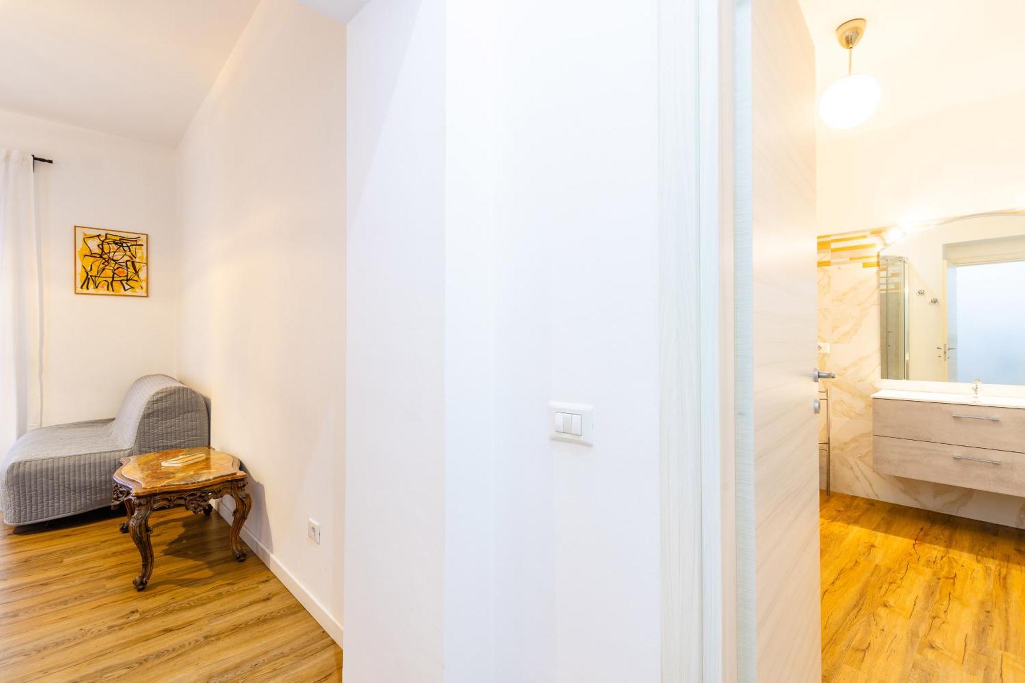 Barrio 133 - Double Bedroom In Center By Napoliapartments Bagian luar foto